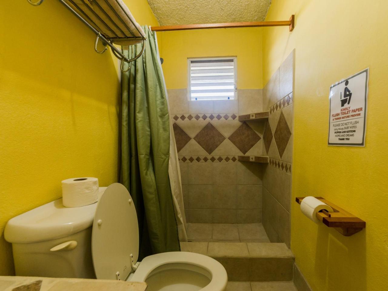 A Piece Of Ground Hostel Пунта Горда Екстериор снимка