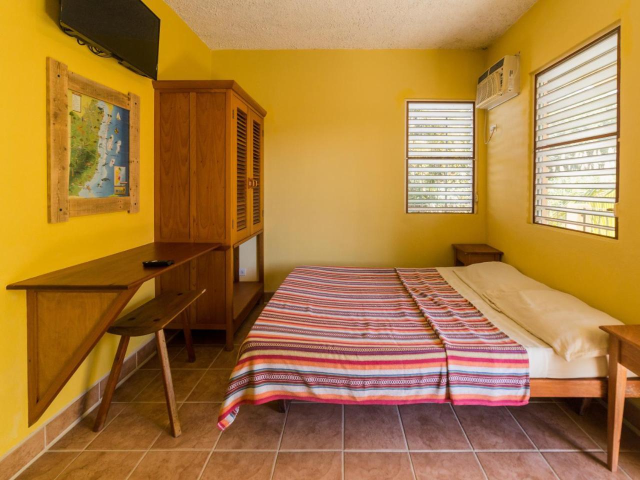 A Piece Of Ground Hostel Пунта Горда Екстериор снимка